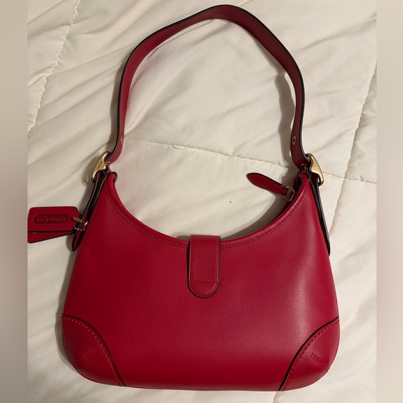 The Coach Originals Hamptons 2005 Glovetanned Crescent Hobo Bag - Picture 2 of 9